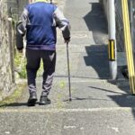 【間欠性跛行・長く歩けない】脊柱管狭窄症の足の痛み・足のしびれを自分で解消する簡単５つのストレッチ