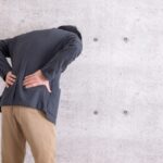 【間欠性跛行・長く歩けない】脊柱管狭窄症の足の痛み・足のしびれを自分で解消する簡単５つのストレッチ