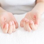 【朝起きると手がこわばる… 】40〜50代女性に多い「手・指先の不調」の正体と解消方法をお伝えします｜愛媛県西条市・新居浜市・いしだ鍼灸整骨院